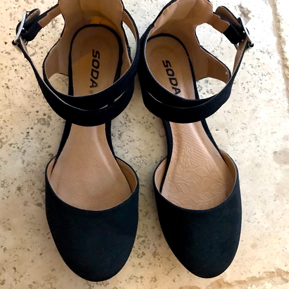 Soda black flats